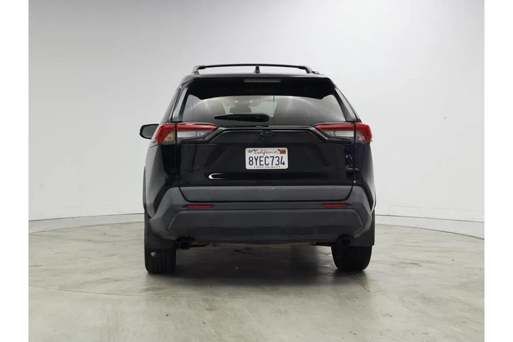 $27998 : Toyota RAV4 2021 XLE Premium image 6