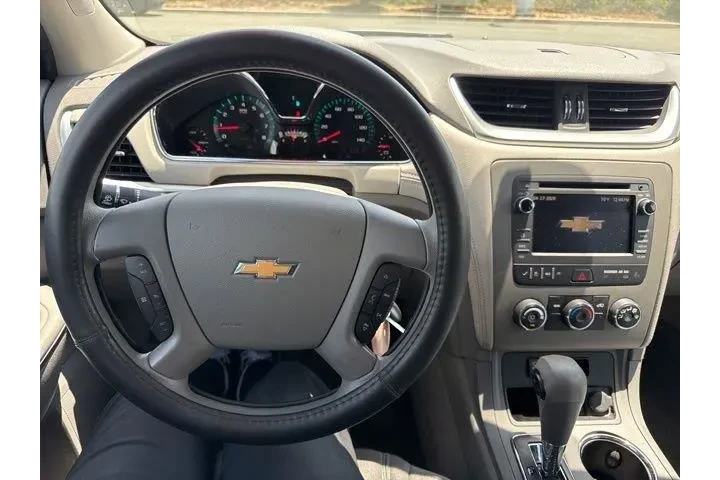 $13898 : Chevrolet Traverse 2017 LS 4 image 7