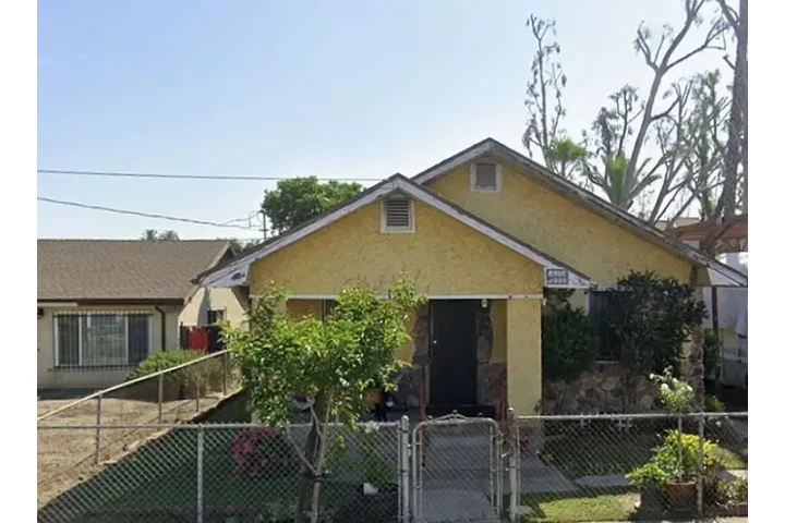 $1950 : Welcome to 1216 Acacia Avenue, image 1