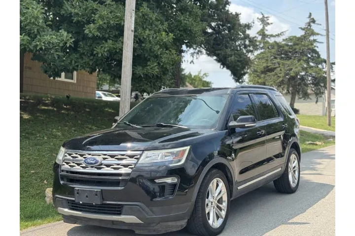 $12999 : 2018 Explorer XLT image 1