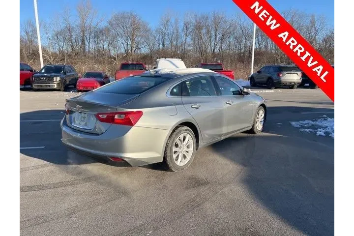 $17050 : Chevrolet Malibu 2023 LT 4dr image 9
