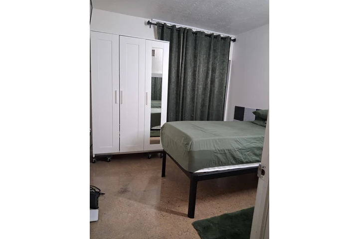 $700 : SE RENTA HABITACIÓN image 2