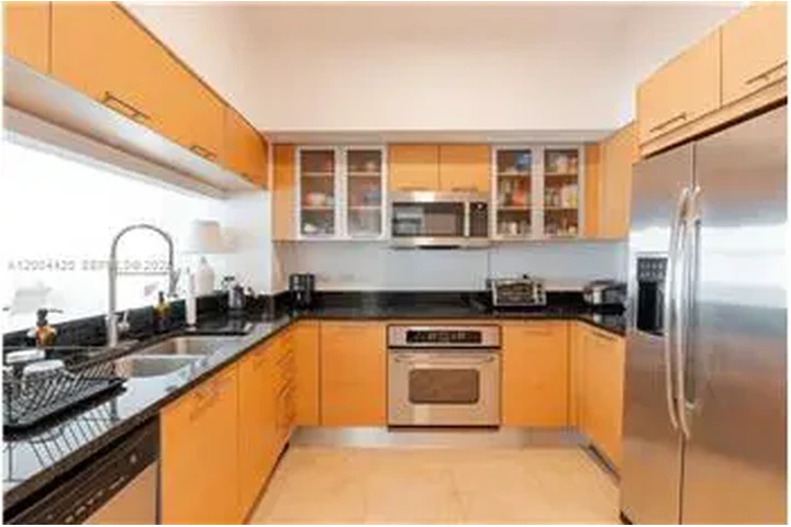 $6000 : Rental property with 3 bedro image 4