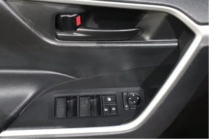 $29998 : Toyota RAV4 2023 LE 4dr SUV image 7