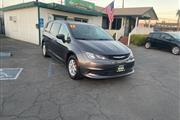 2017 Pacifica Touring Van en Tulare