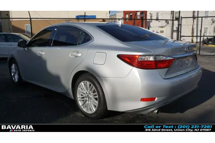 $13995 : 2015 ES 350 4dr Sdn image 4