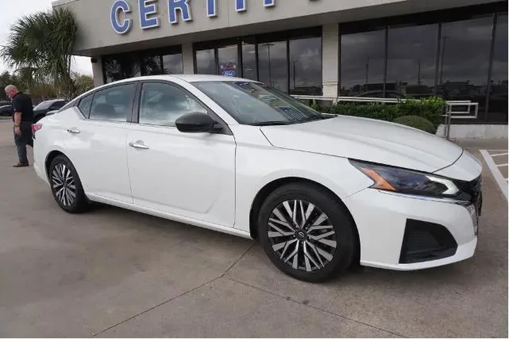 $22288 : Nissan Altima 2024 2.5 SV 4d image 1