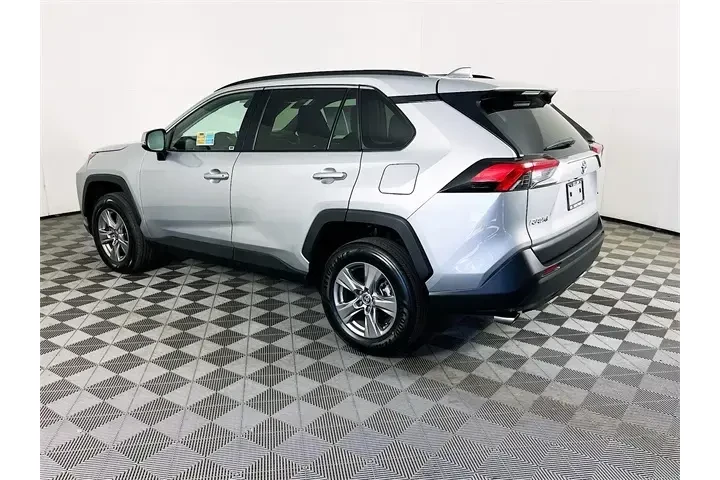 $25800 : Toyota RAV4 2024 XLE 4dr SUV image 5