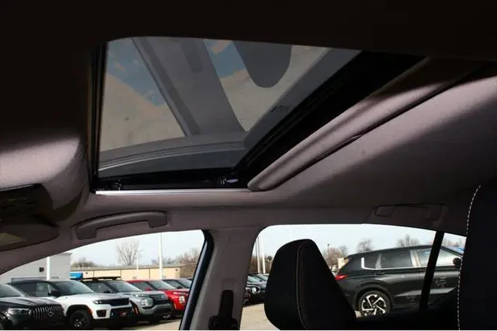 $22798 : Nissan Altima 2024 2.5 SR 4d image 3