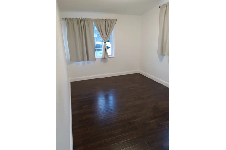 $750 : Cuarto en Santa ana con parkin image 4