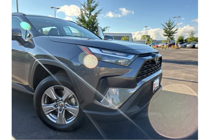 $30000 : Gold Certified2022 RAV4 Hybri image 7
