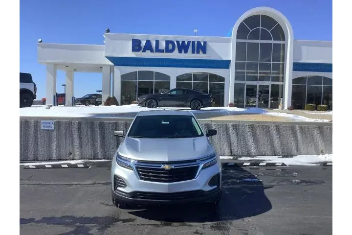 $17550 : Chevrolet Equinox 2022 LS 4d image 2