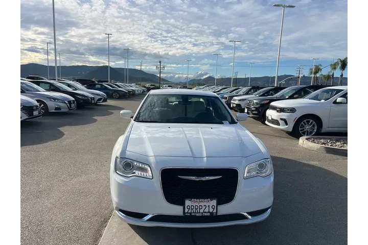 $29998 : Chrysler 300 2023 Touring 4d image 3