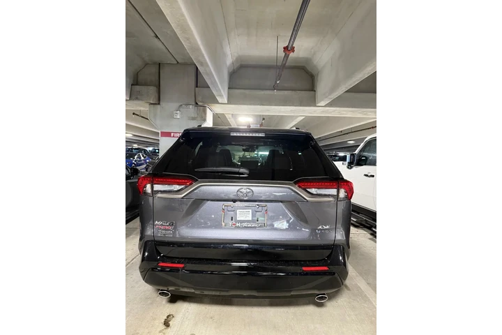 Toyota RaV4 XSE image 7