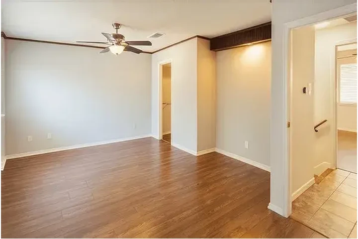 $1500 : 2 bed 2.5 bath available image 9