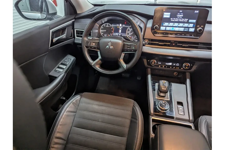 $25997 : Mitsubishi Outlander 2023 AW image 7