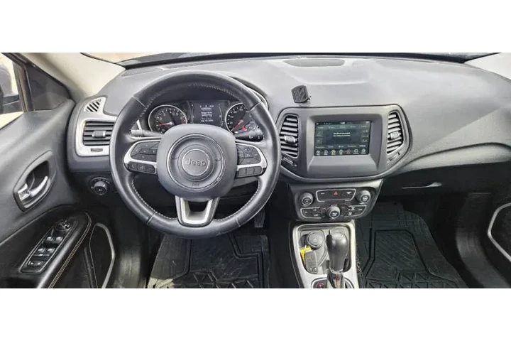 $10990 : 2019 Compass Latitude image 10