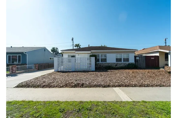 $2200 : Open concept from living room image 3