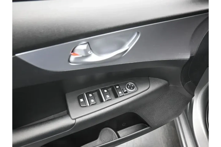 $16659 : Kia Forte 2022 FE 4dr Sedan image 10