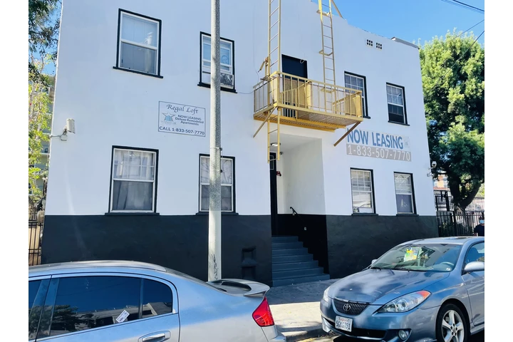 $1525 : ¡Estudio Remodelado $1,525 image 1