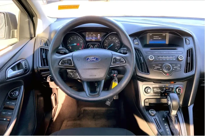 $9998 : Ford Focus 2017 SE 4dr Sedan image 5