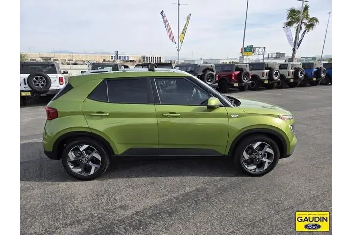 $19888 : Hyundai VENUE 2024 SEL 4dr C image 8