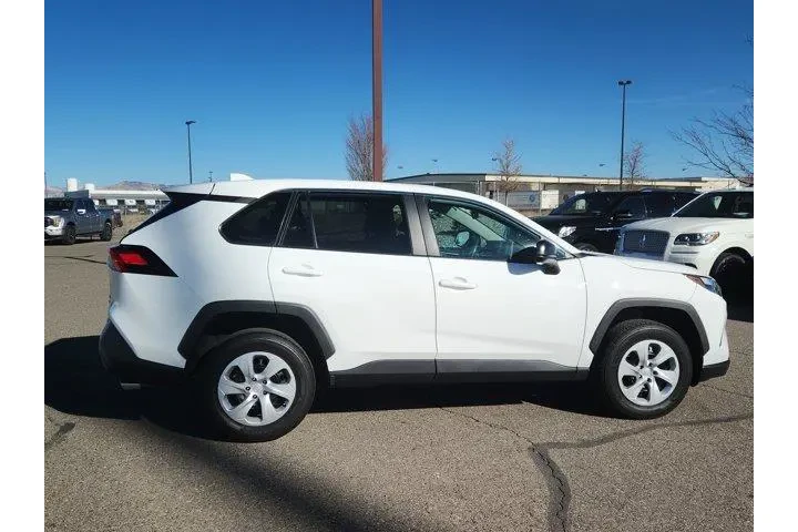 $29995 : Toyota RAV4 2024 AWD LE 4dr image 2