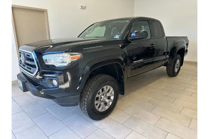 $27985 : Toyota Tacoma 2018 4x4 TRD S image 5