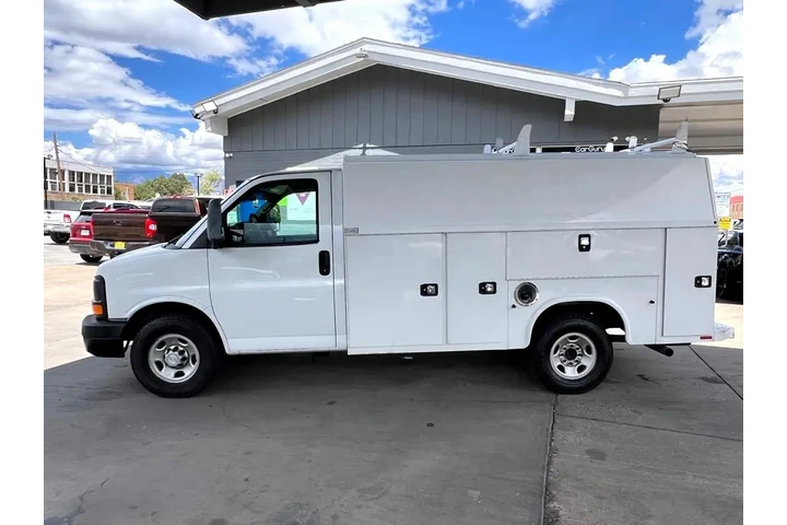 2015 Express G3500 139" image 8