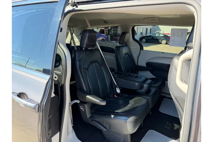 $11450 : 2018 Pacifica Touring L image 9