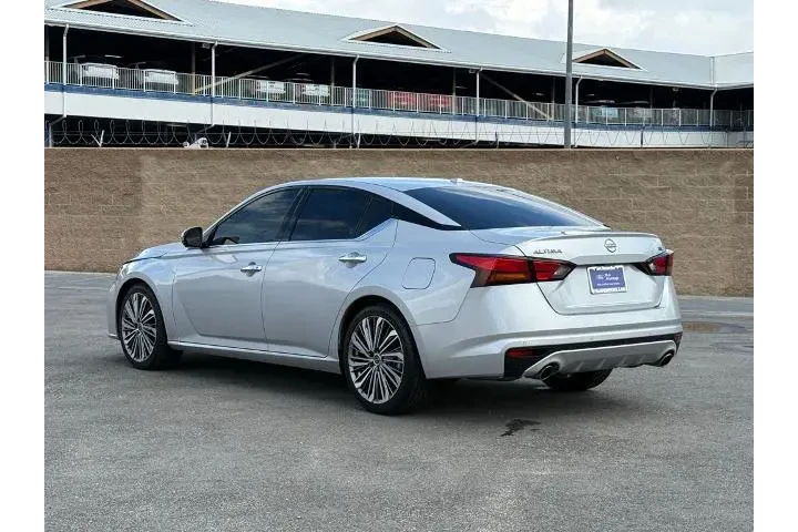 $20489 : Nissan Altima 2023 2.5 SL 4d image 5