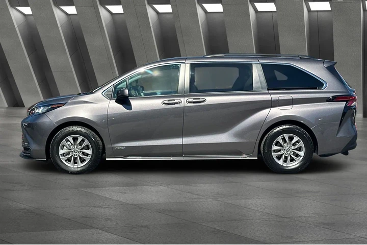 $36900 : Toyota Sienna 2021 AWD LE 8- image 10