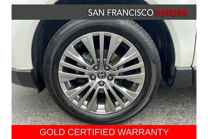 $32999 : Gold Certified 2022 Venza Lim image 9