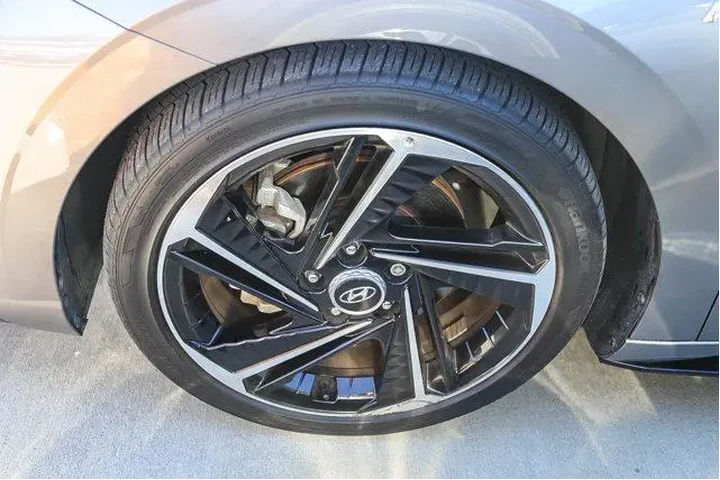 $19995 : Hyundai ELANTRA 2022 N Line image 10