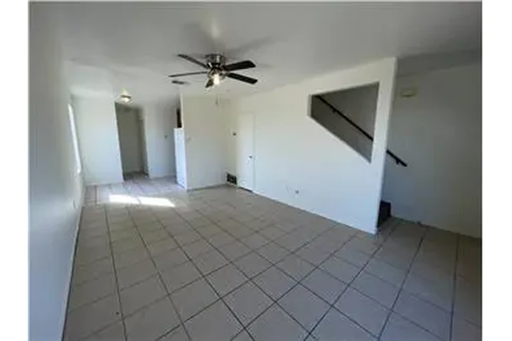 $950 : Rental property with 3 bedro image 4
