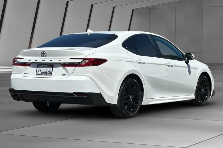 $30900 : Toyota Camry 2025 SE 4dr Sed image 4