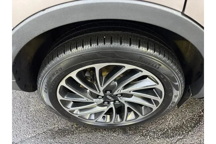 $17985 : Lincoln Nautilus 2019 AWD Re image 10