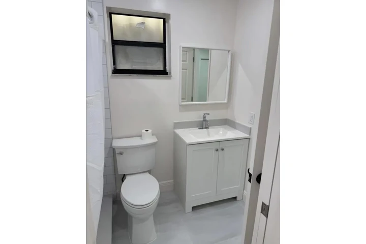 $1000 : ESTUDIO CON PARKING ANGELES CA image 7