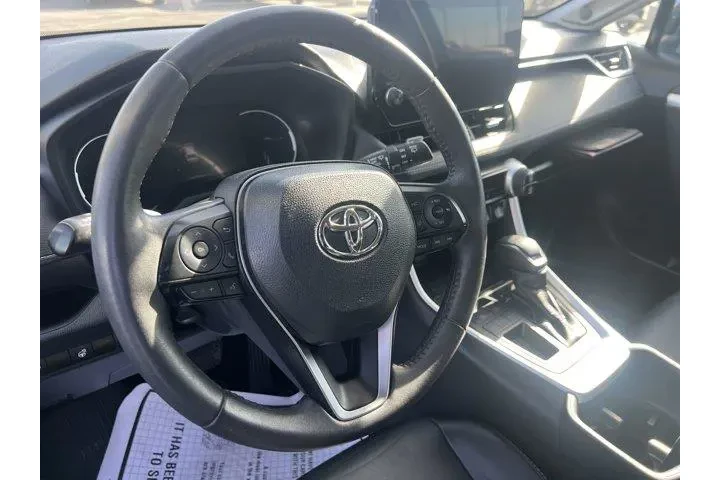 $30735 : Toyota RAV4 2023 XLE Premium image 9