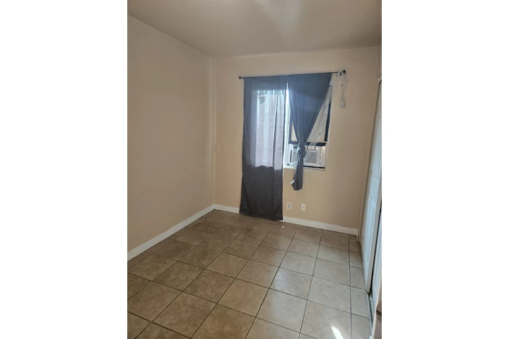 $850 : Cuarto de Renta image 4