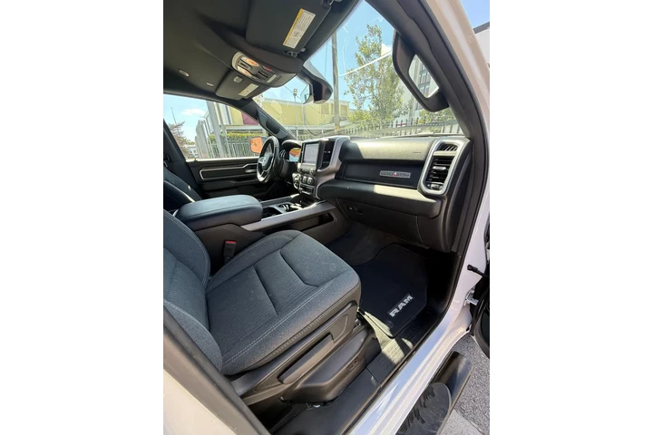 $29900 : RAM 1500 CREW CAB 🛻 image 5