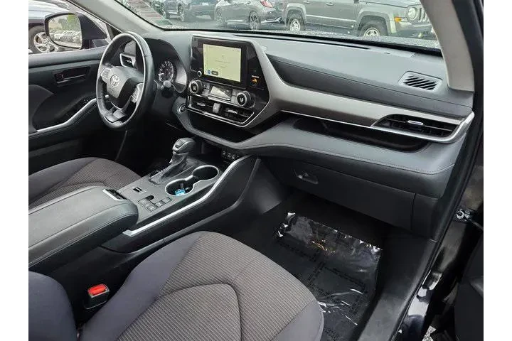 $31500 : Toyota Highlander 2024 LE 4d image 9