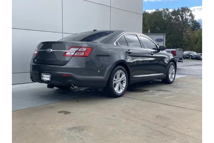 $13997 : Ford Taurus 2018 SE 4dr Seda image 4