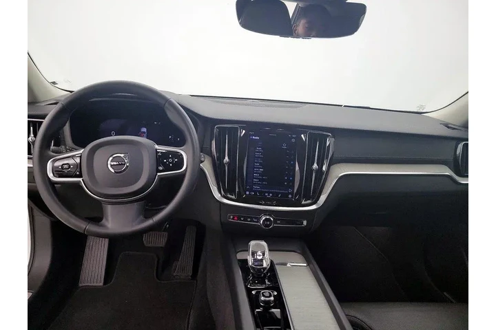 $37998 : Volvo V60 Cross Country 2023 image 9