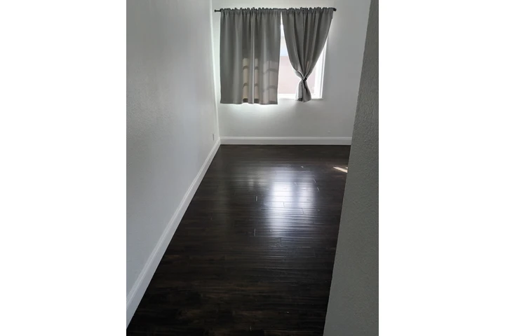 $800 : Santa ana cuarto + parking image 4