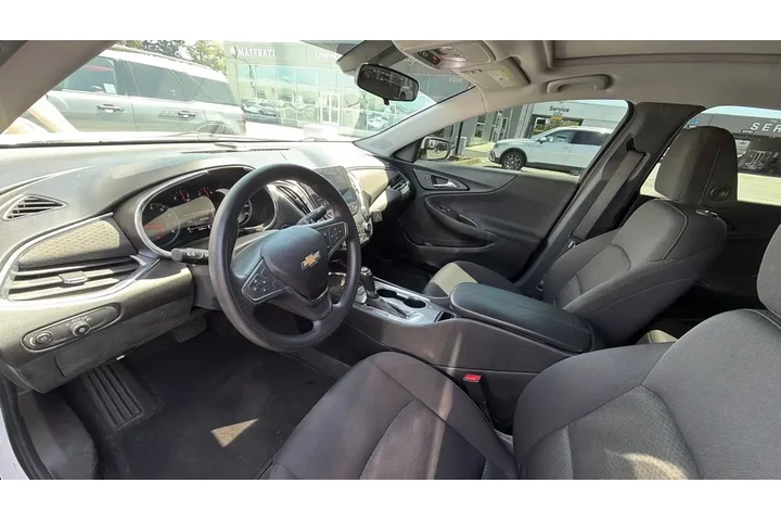 $9950 : Chevrolet Malibu 2020 LT 4dr image 3