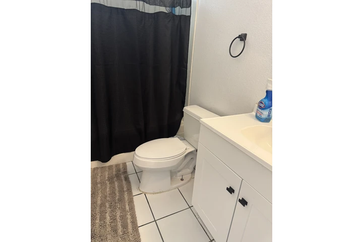 $995 : Se renta Cuarto con baño image 2