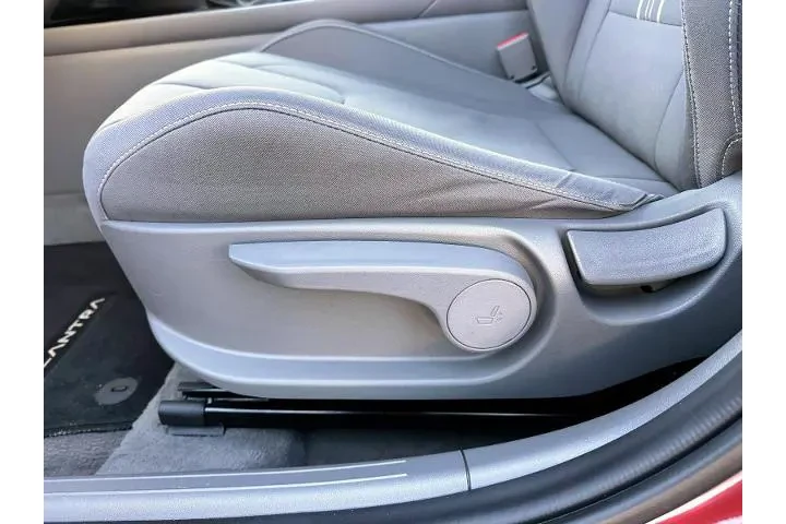 $17888 : Hyundai ELANTRA 2023 SEL 4dr image 10