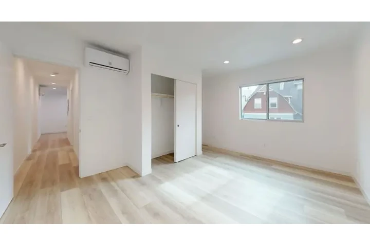 $1450 : 1Bedroom Apt In Los Angeles image 5