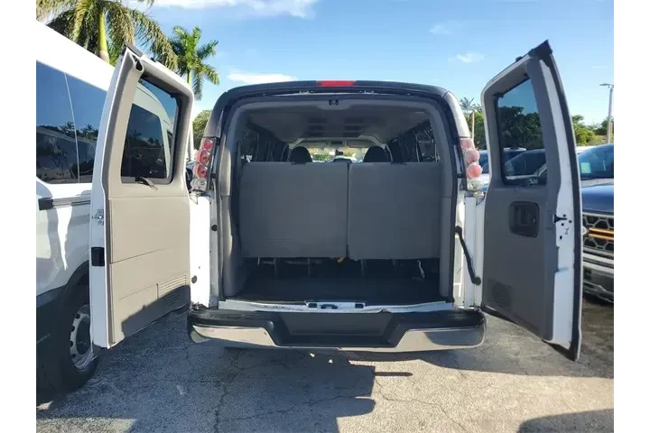 $14990 : Chevrolet Express 2015 LT 35 image 9